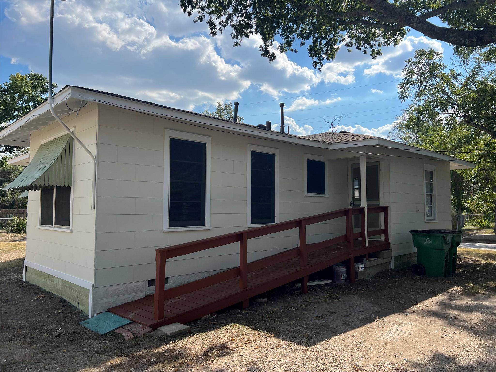 Taylor, TX 76574,606 W 11th ST