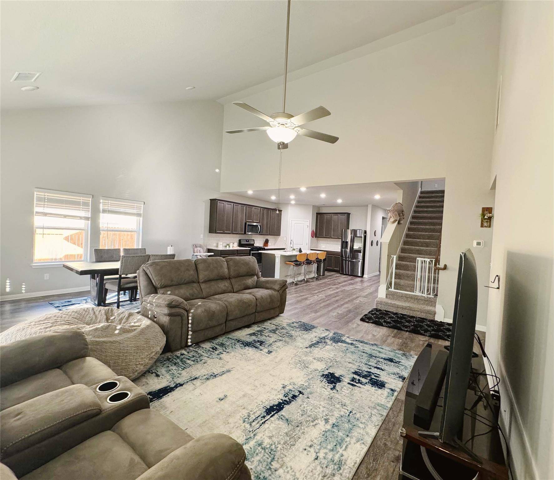Hutto, TX 78634,907 Main ST