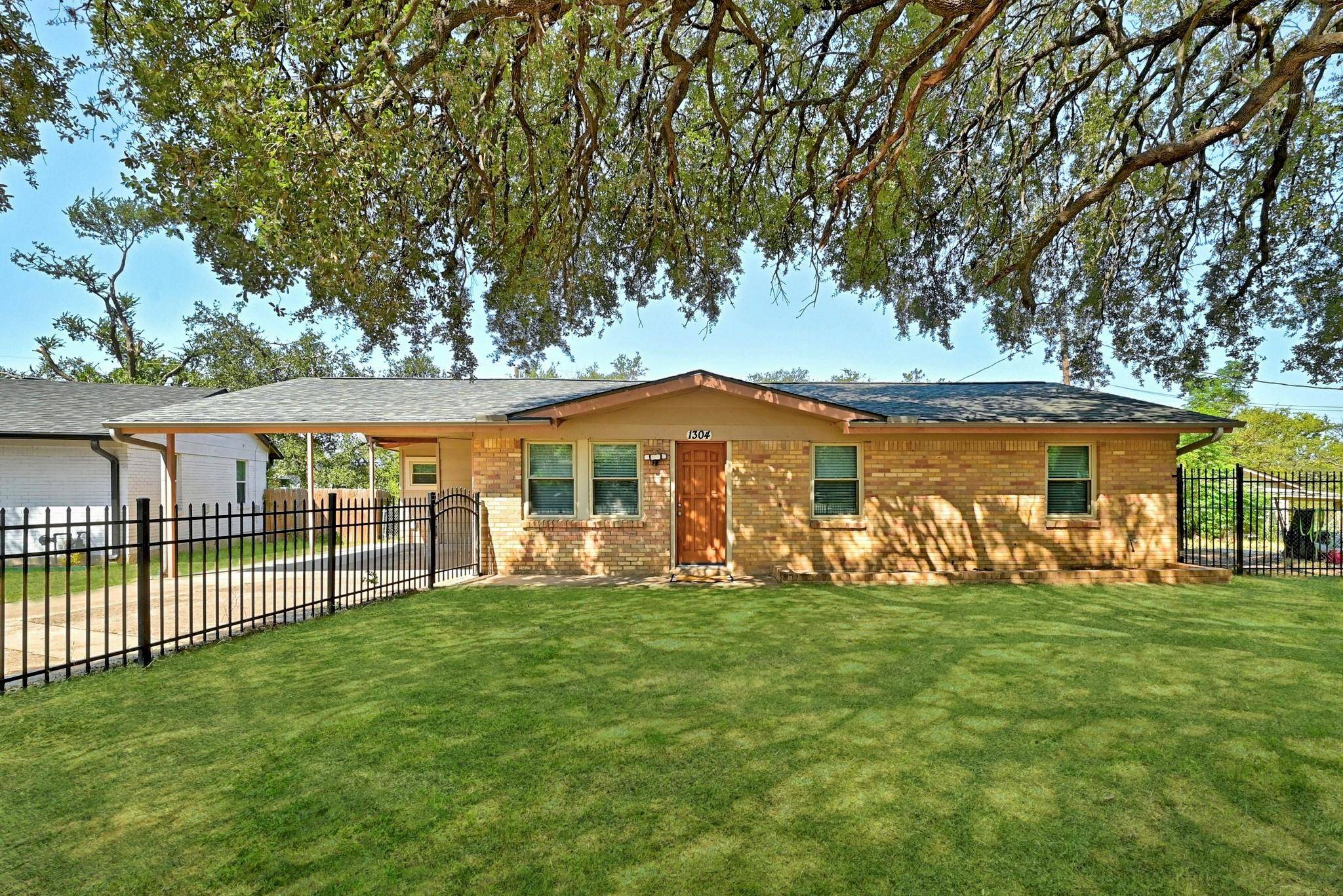 Austin, TX 78721,1304 Astor PL