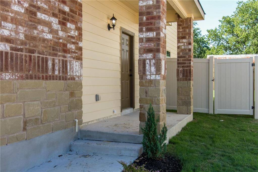 Buda, TX 78610,182 Samuel DR #B