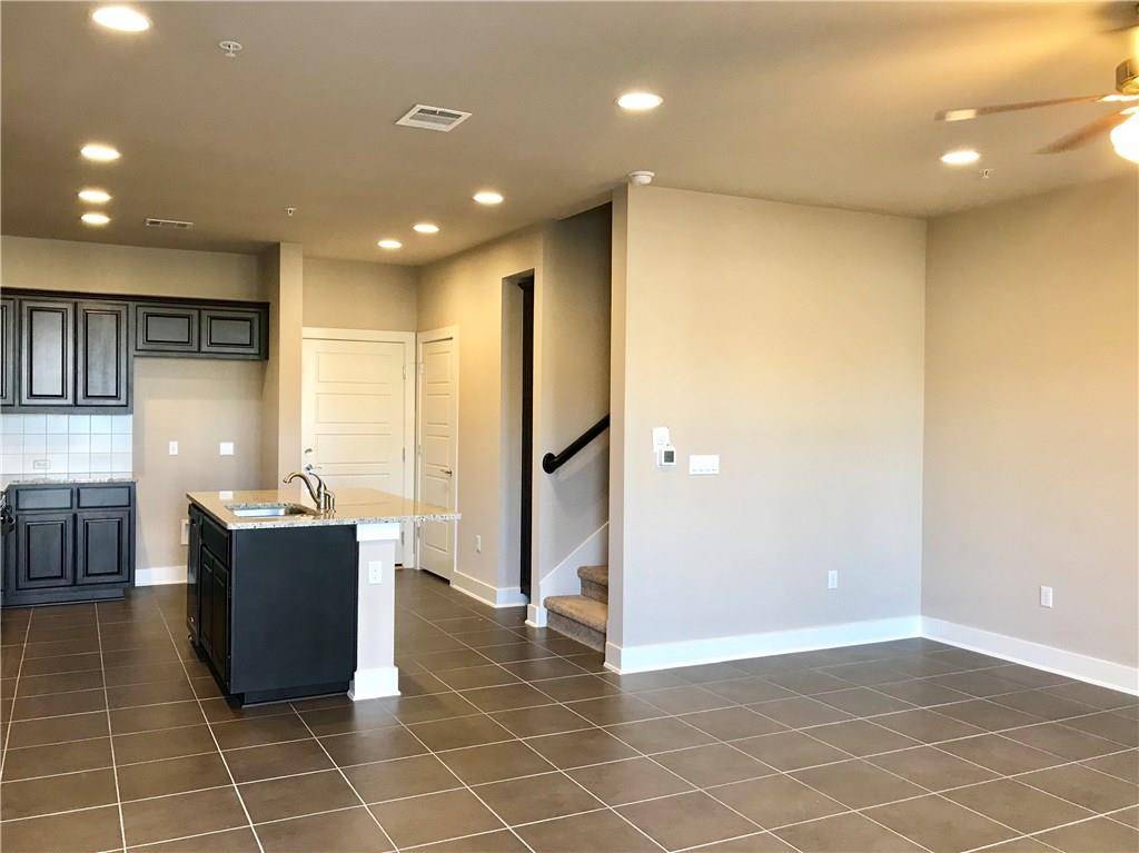 Austin, TX 78741,6814 E Riverside DR #95