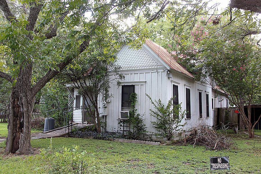 Lockhart, TX 78644,717 S Commerce ST