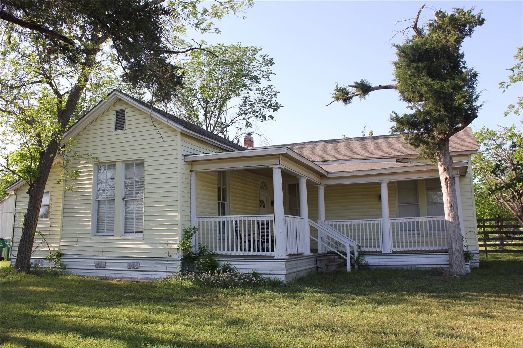 Taylor, TX 76574,401 Shaw ST