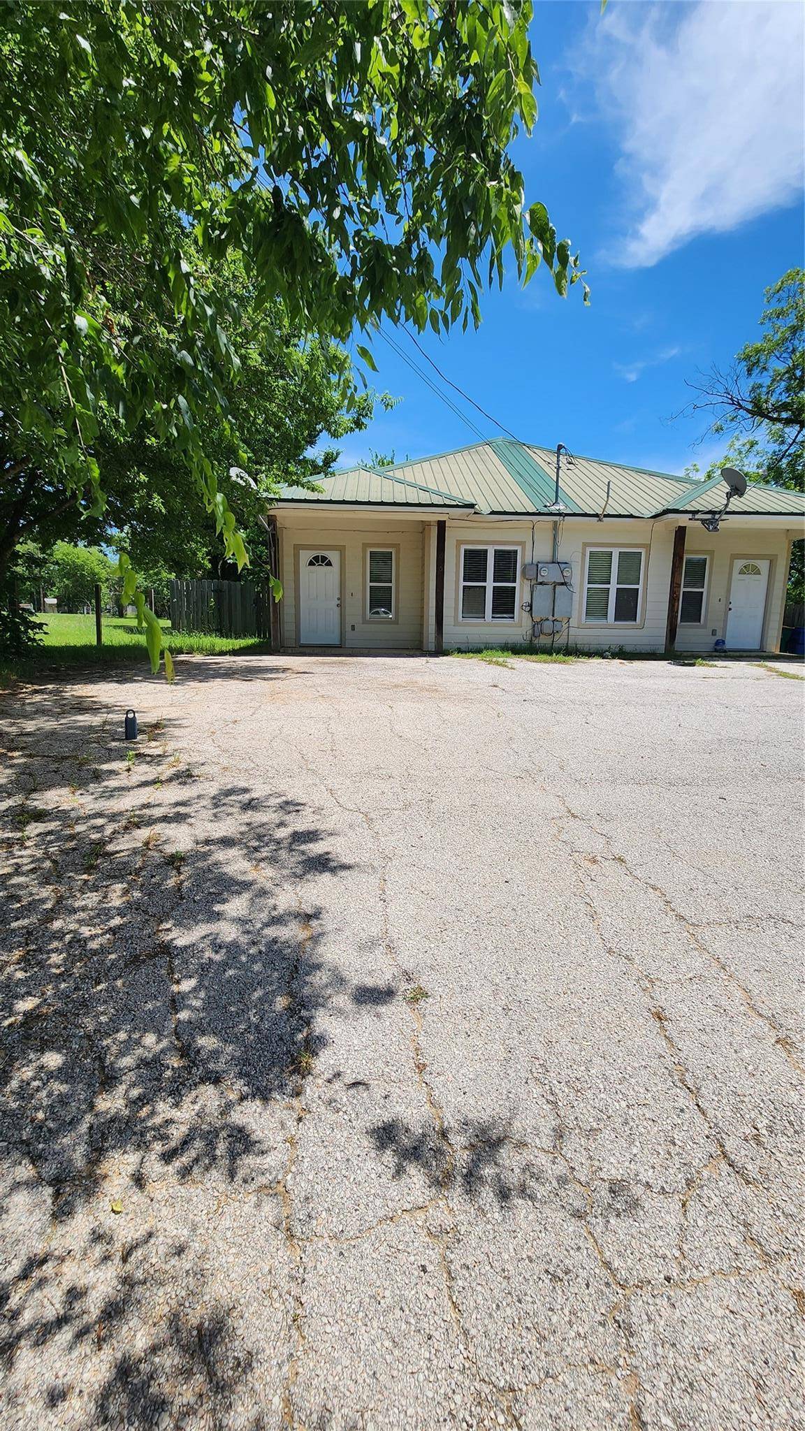 Elgin, TX 78621,605 M L K BLVD #A