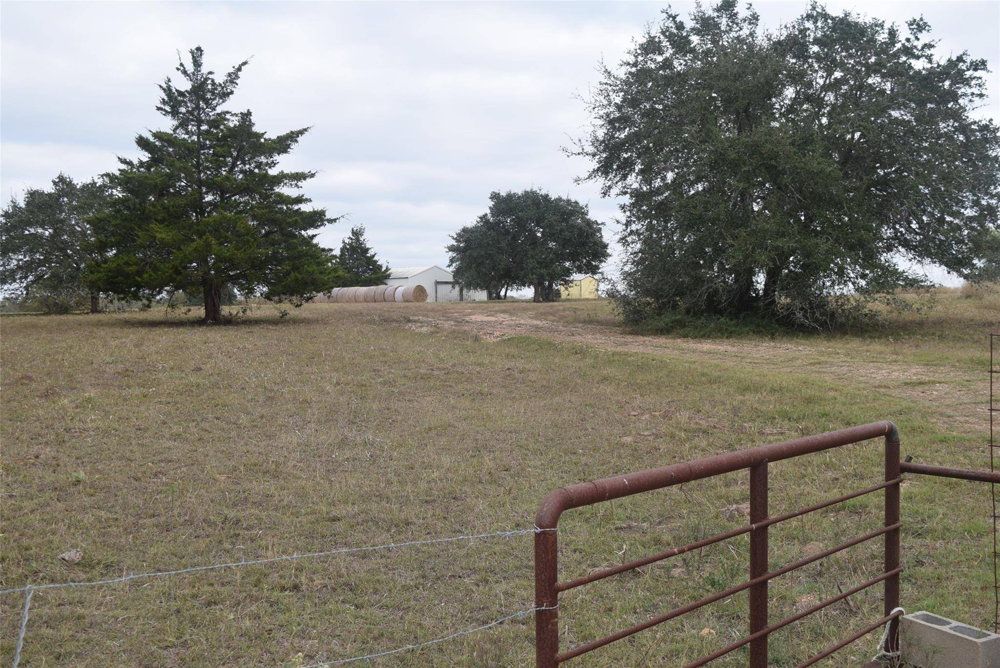 Hallettsville, TX 77964,15007 FM 531