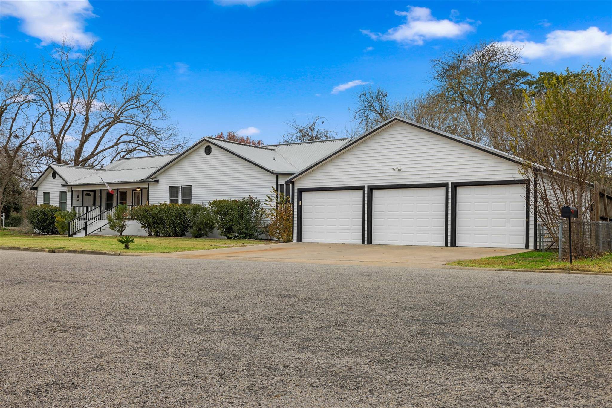 La Grange, TX 78945,455 S Jackson