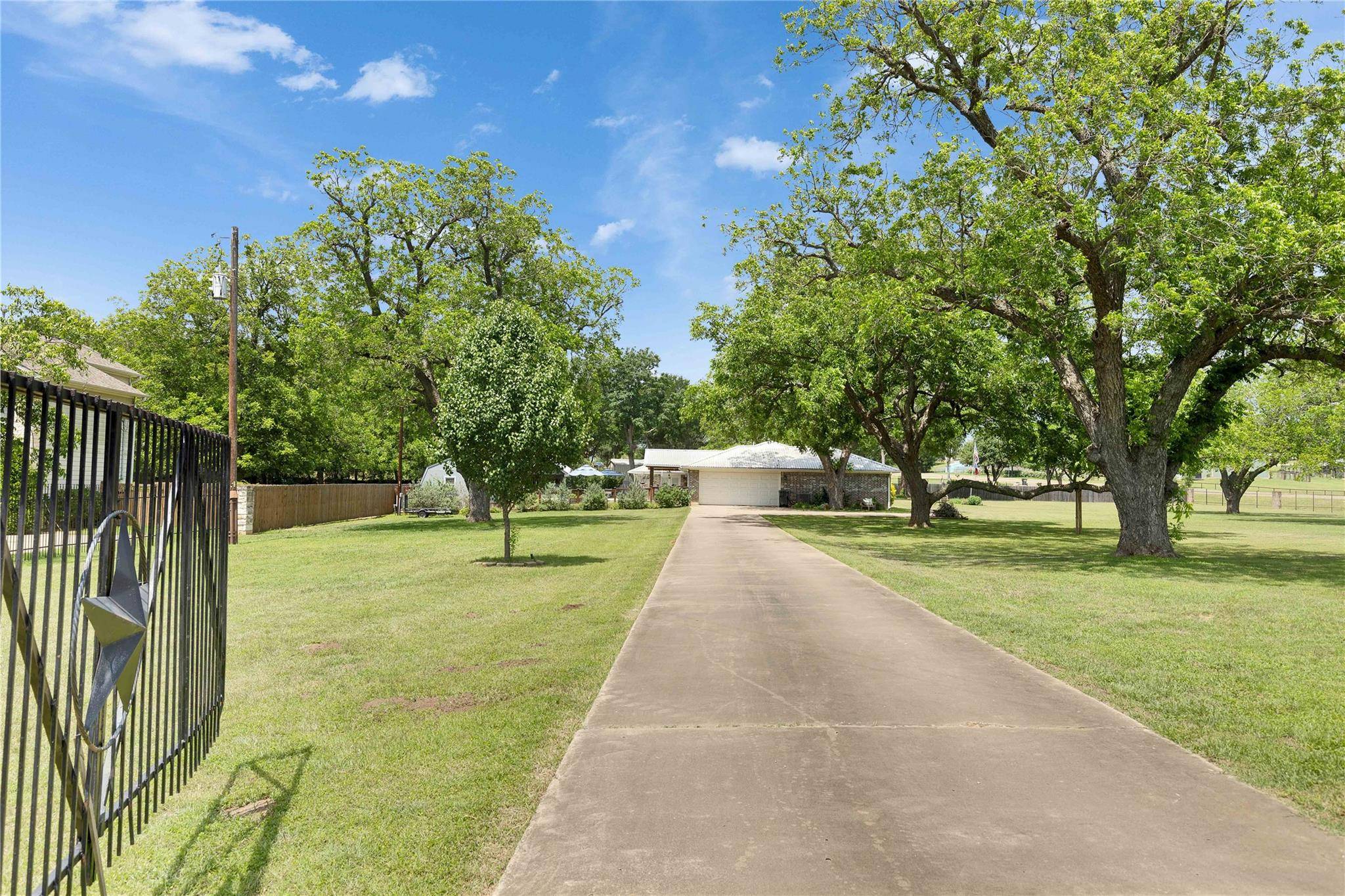 Smithville, TX 78957,240 2 Mile LN