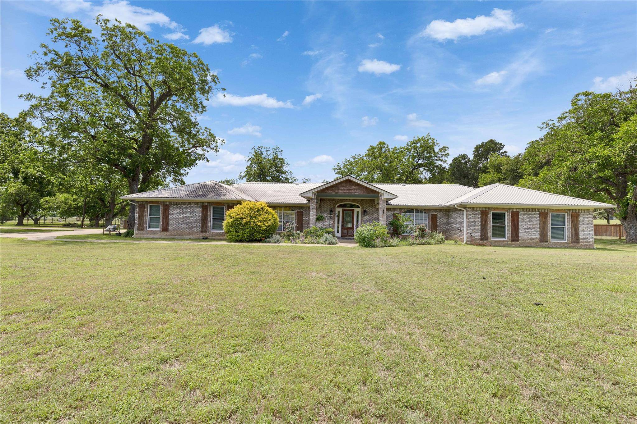 Smithville, TX 78957,240 2 Mile LN