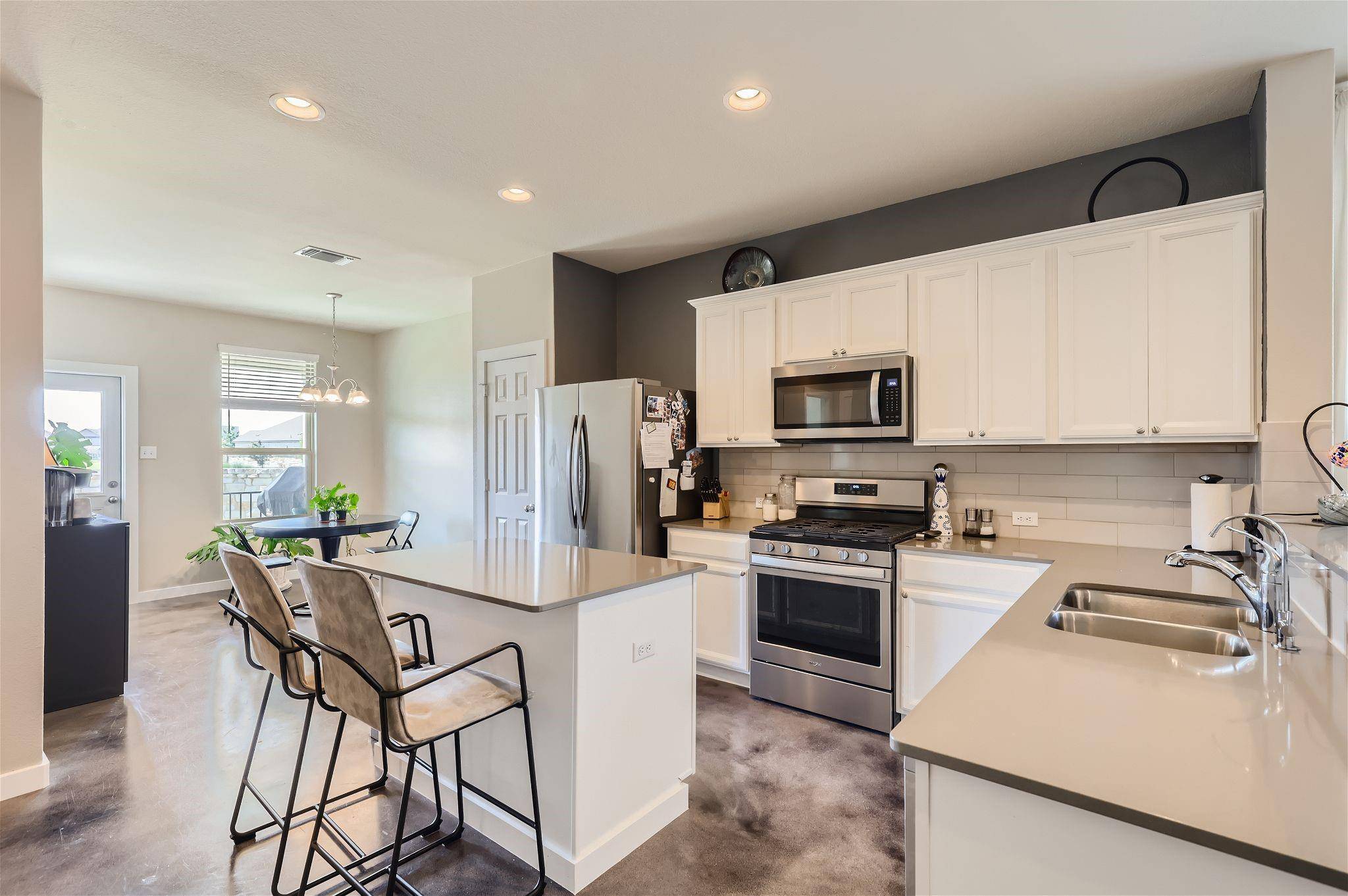 Liberty Hill, TX 78642,500 Compania CV