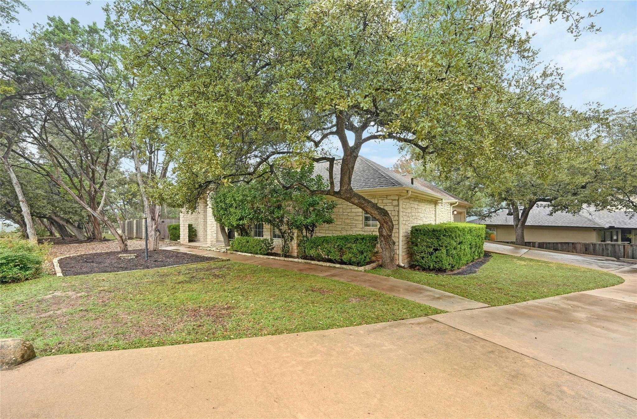 Lakeway, TX 78734,425 Eagle DR