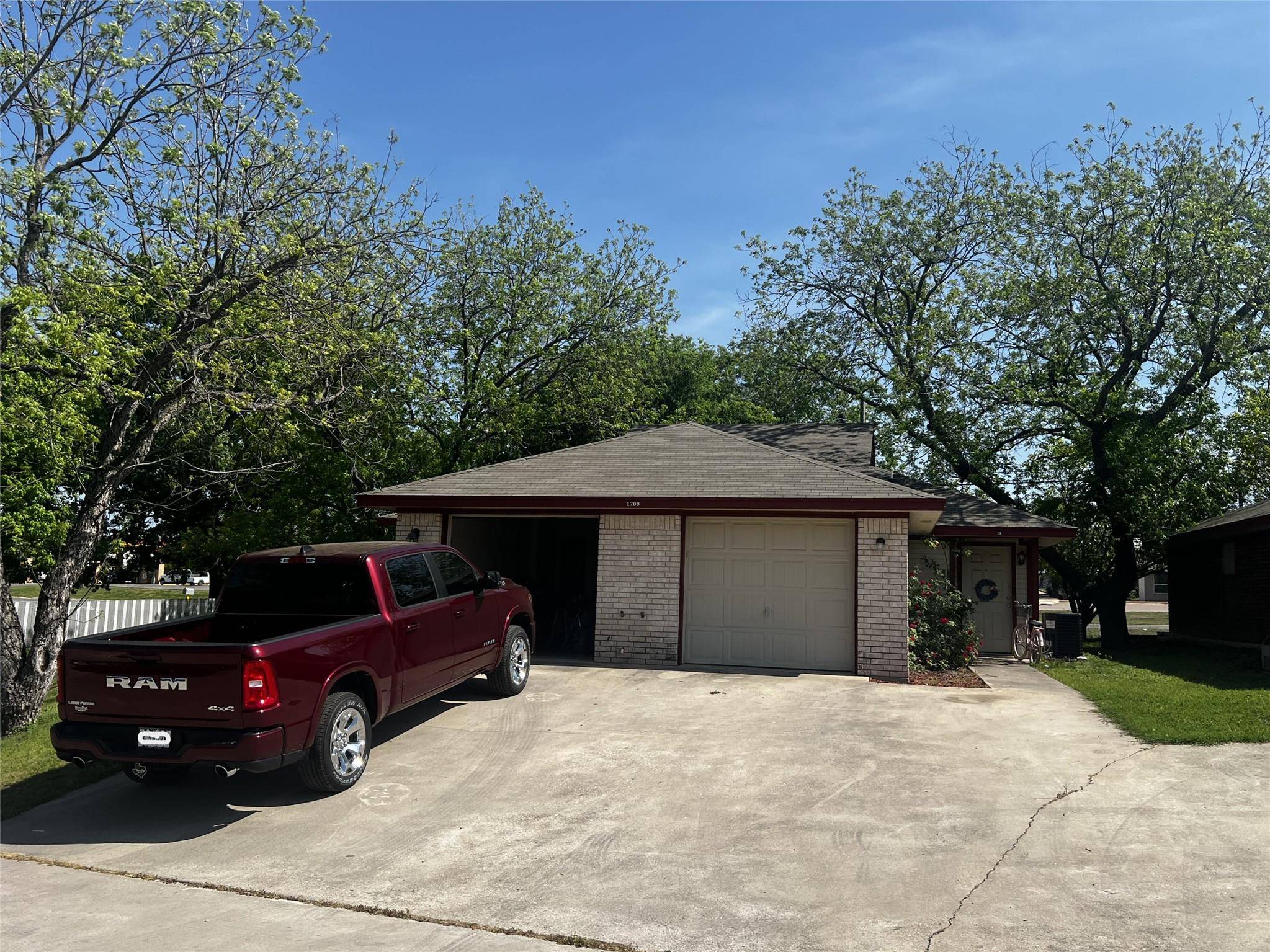 Lampasas, TX 76550,1703-1711 Taylor ST