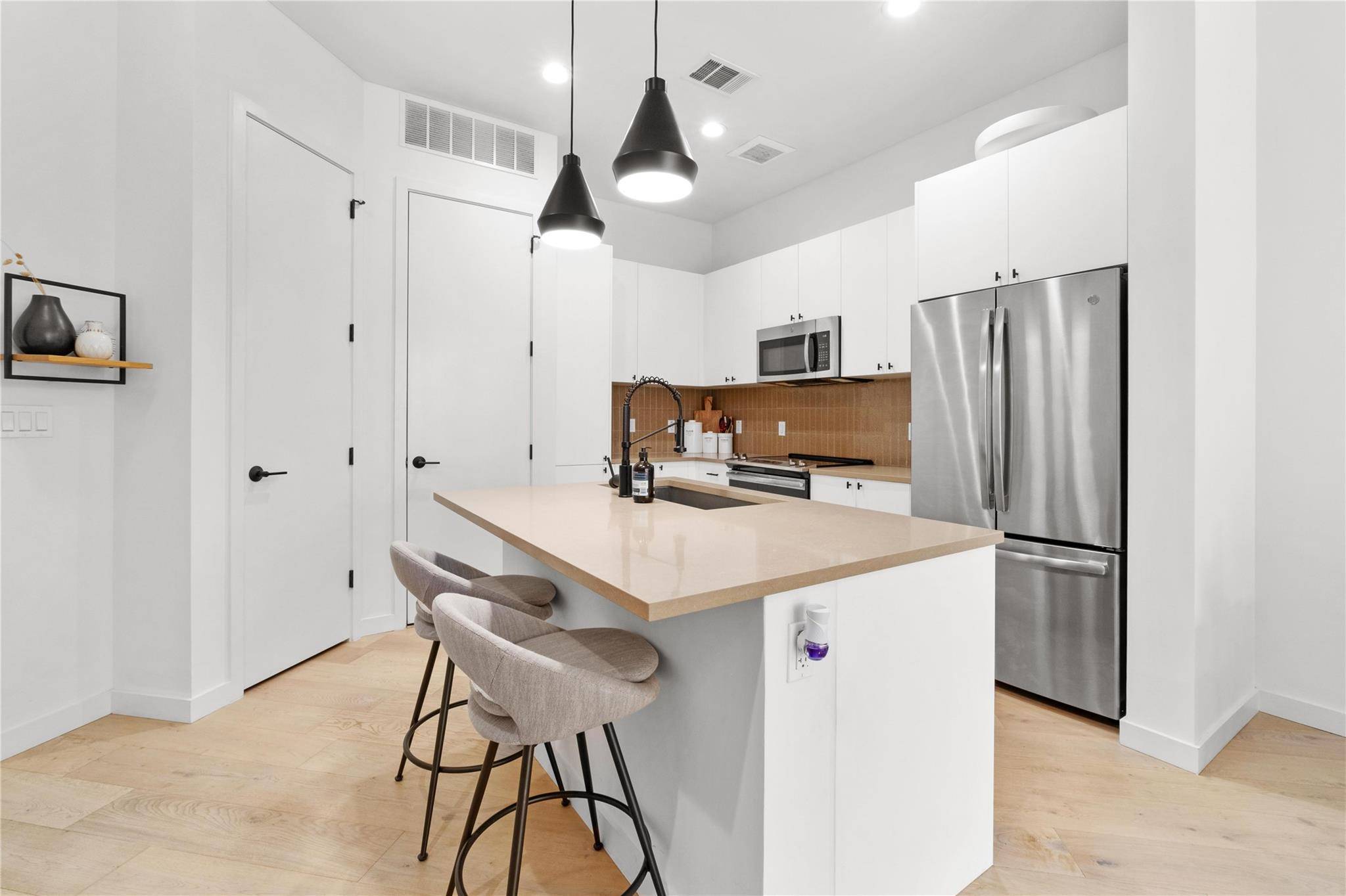 Austin, TX 78702,800 Embassy DR #421