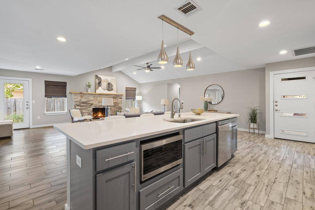 Austin, TX 78723,6102 Thames DR