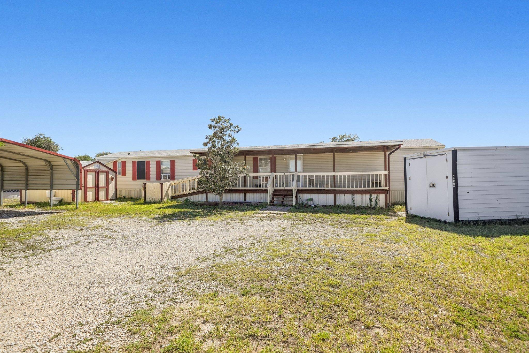 Elmendorf, TX 78112,4818 Young Oak