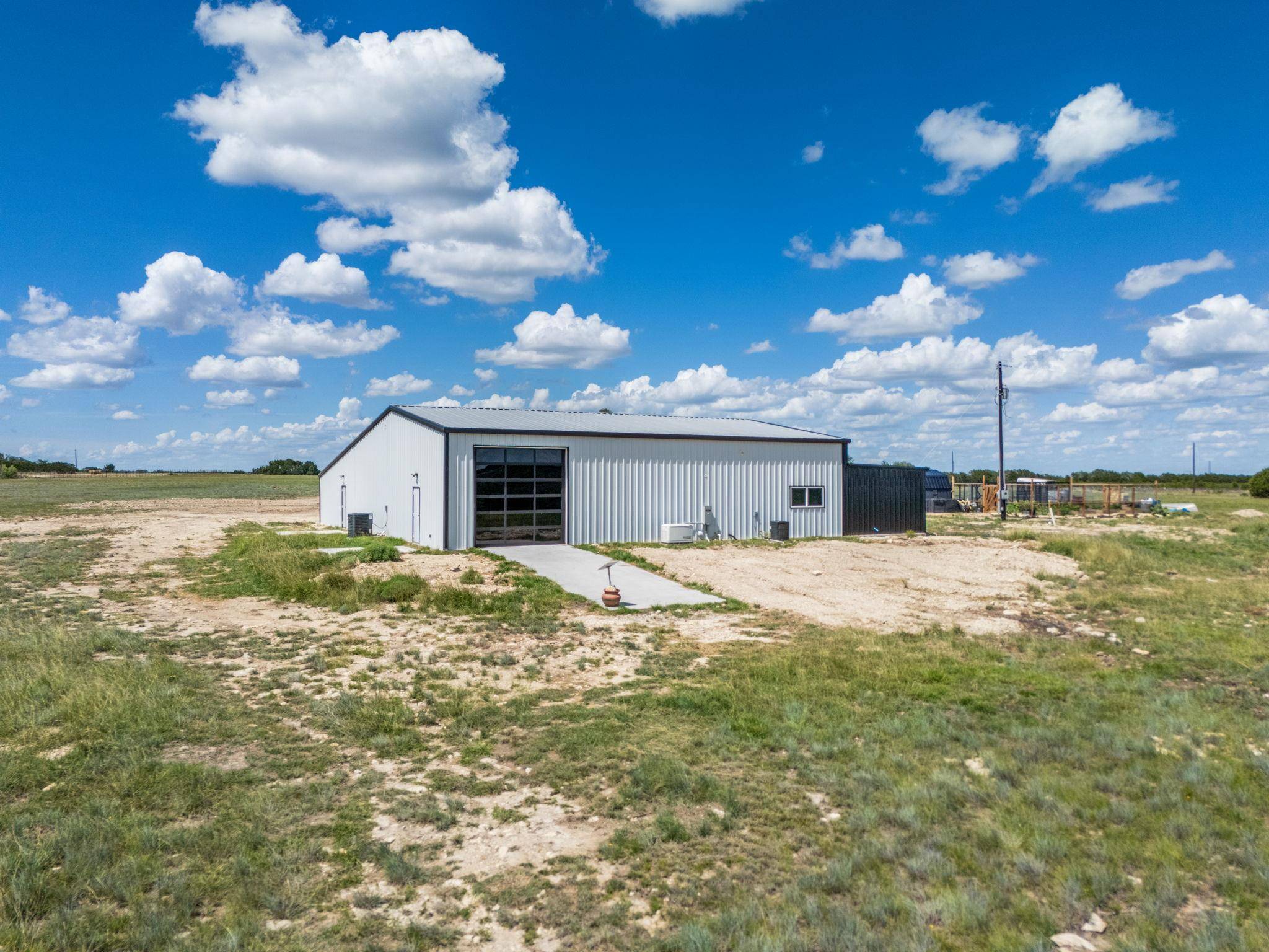 Lampasas, TX 76550,6805 County Road 2001