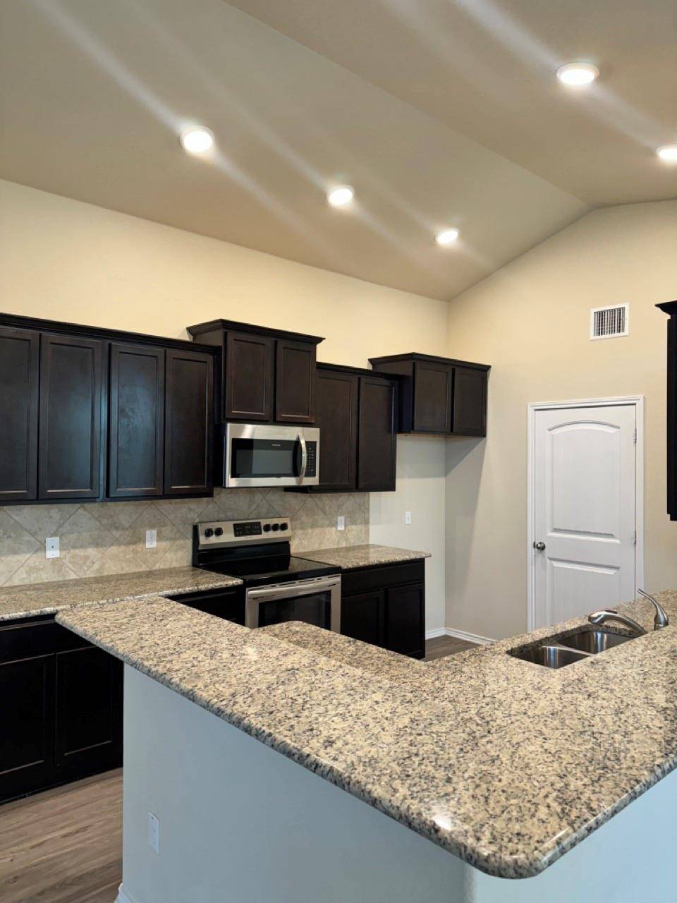 Jarrell, TX 76537,203 Plata LN