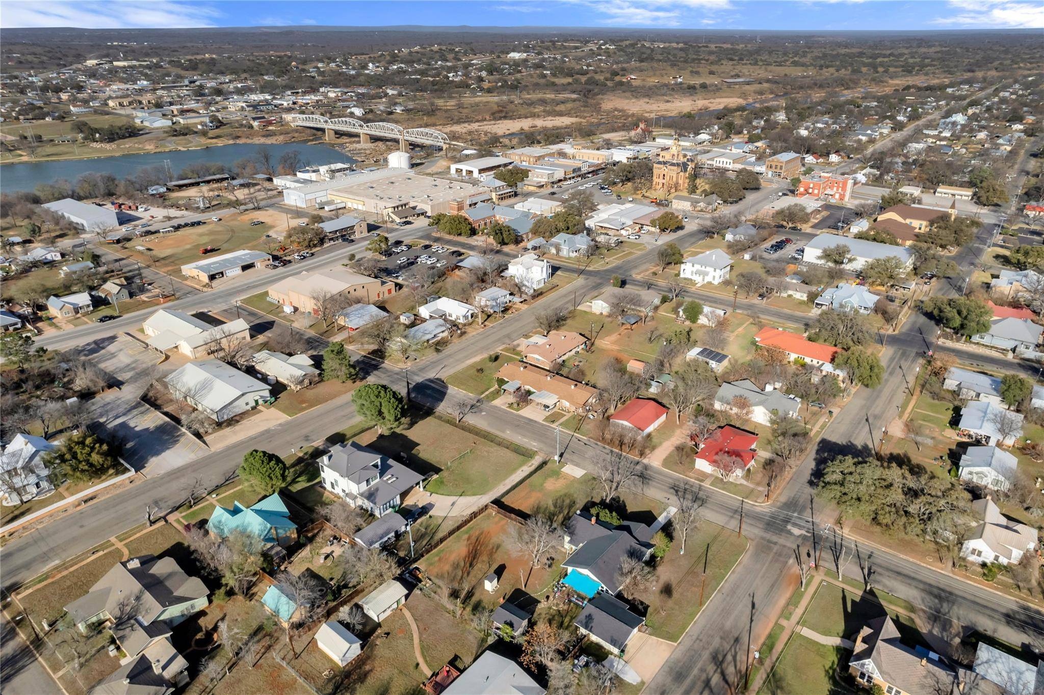 Llano, TX 78643,909 Flag ST