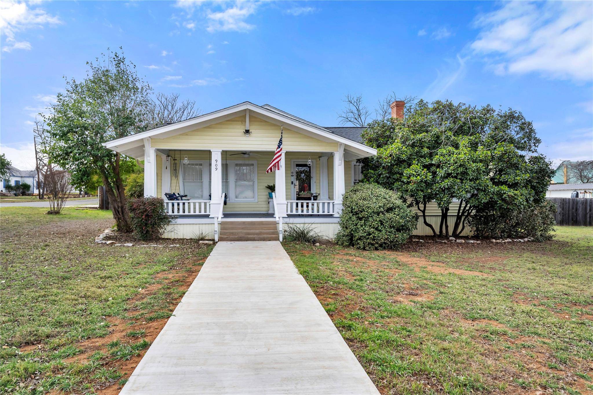 Llano, TX 78643,909 Flag ST