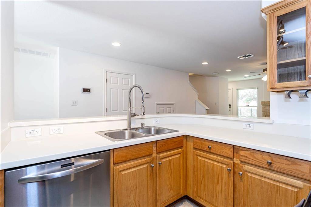 Austin, TX 78741,6900 E Riverside DR #23
