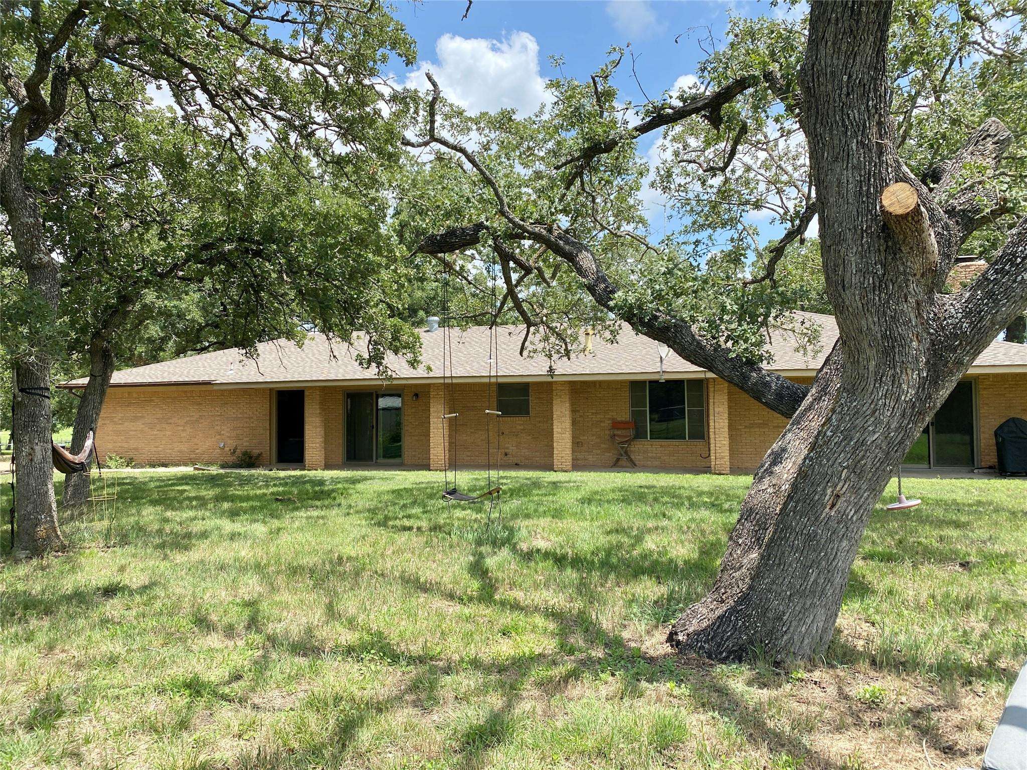 Giddings, TX 78942,1093 County Road 205 RD