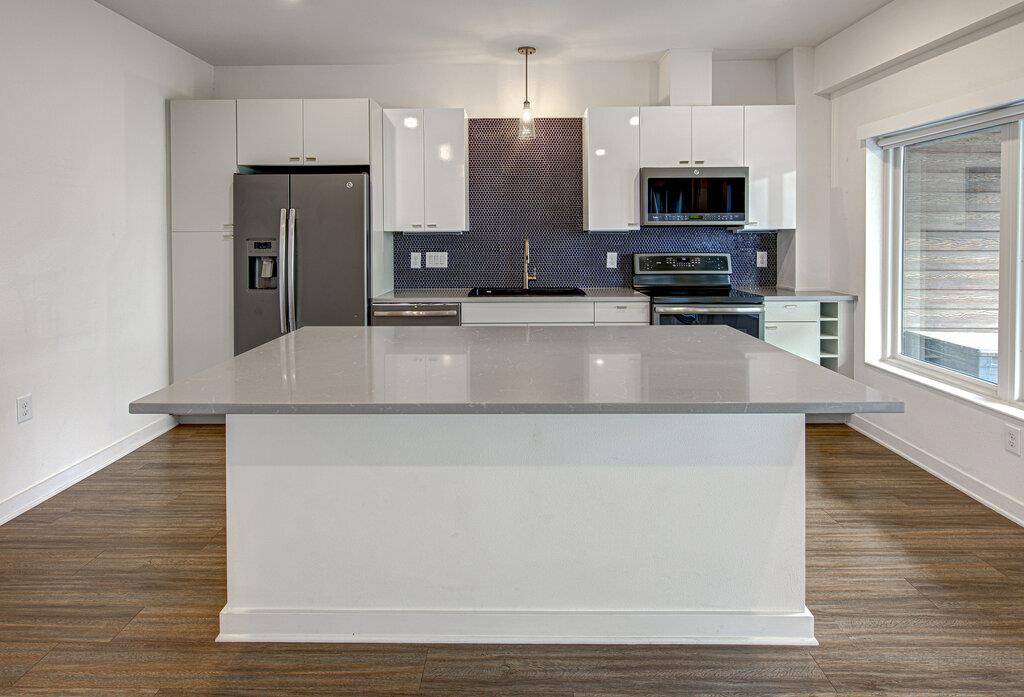 Austin, TX 78745,4361 S Congress Ave #434