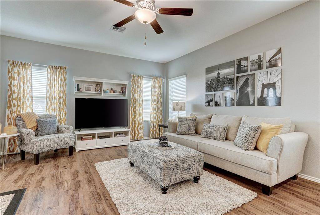 Jarrell, TX 76537,613 Circle WAY