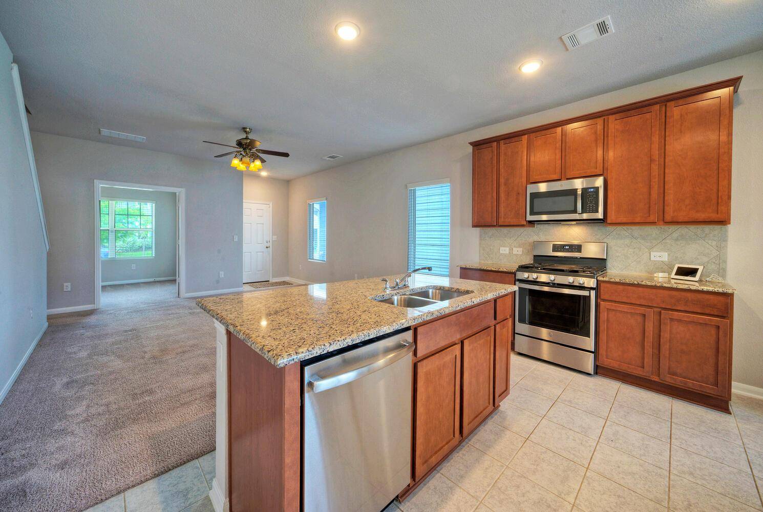 Hutto, TX 78634,211 Timber Brook DR