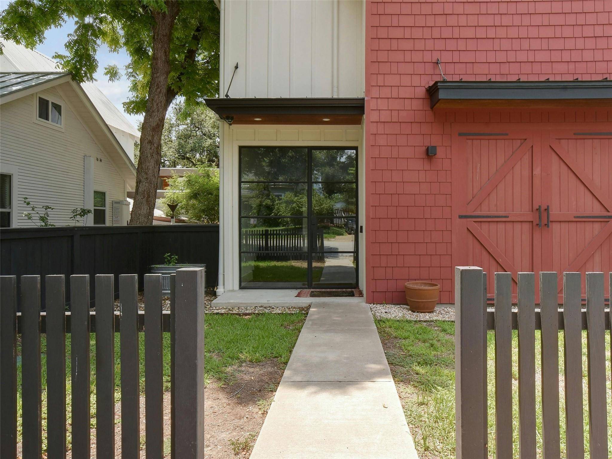 Austin, TX 78702,1003 E 14th ST