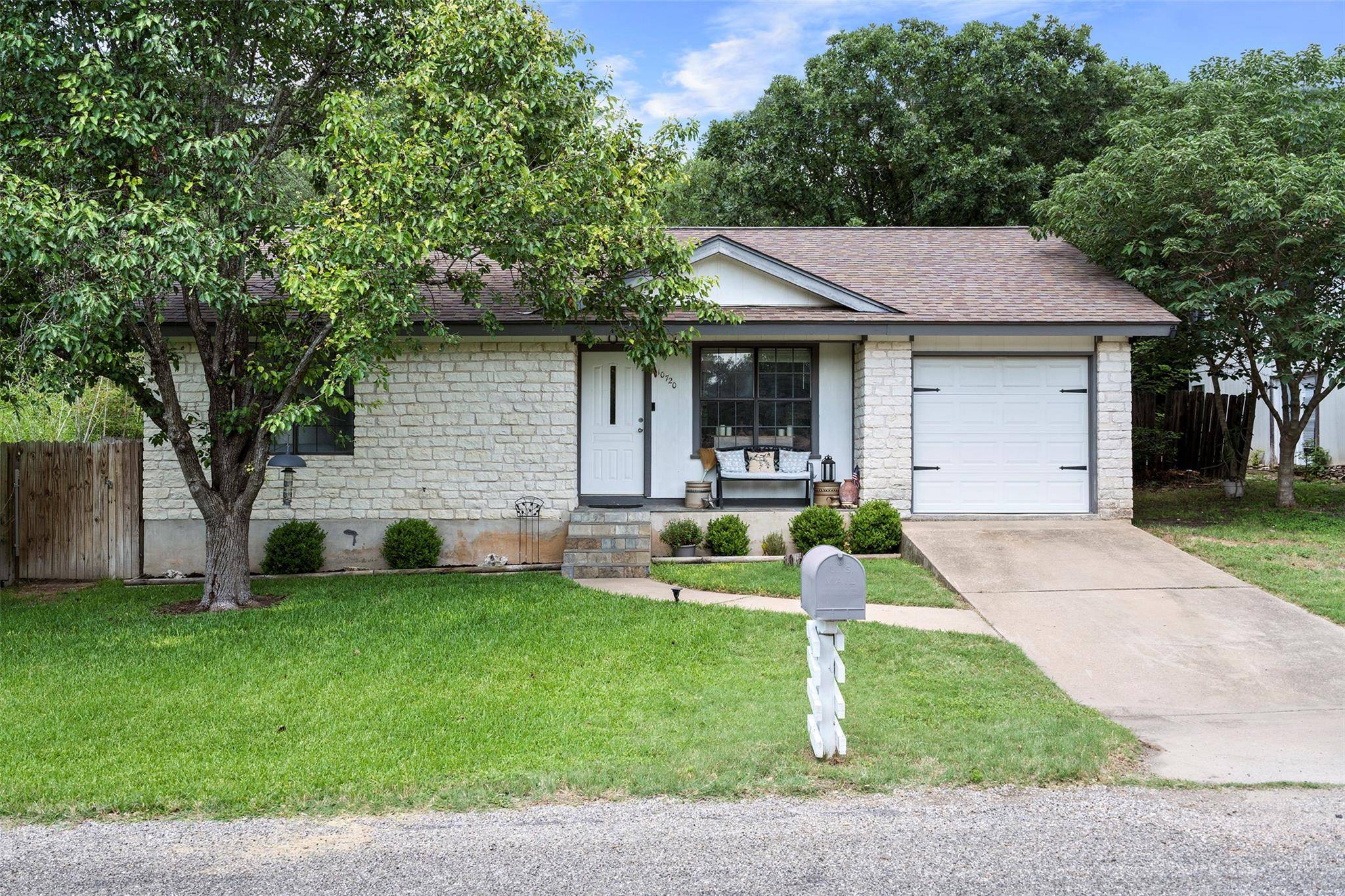 Jonestown, TX 78645,10720 Sunny LN