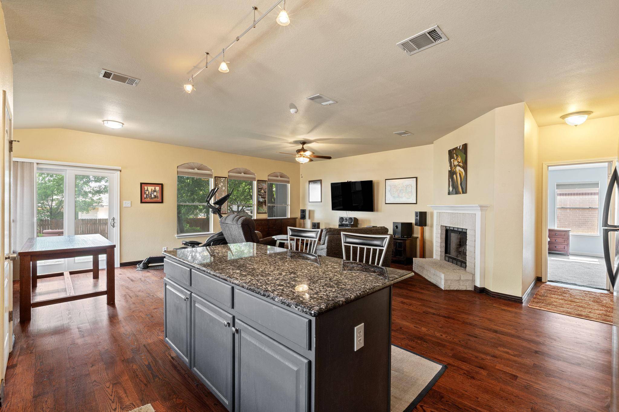 Austin, TX 78748,2114 Desco DR