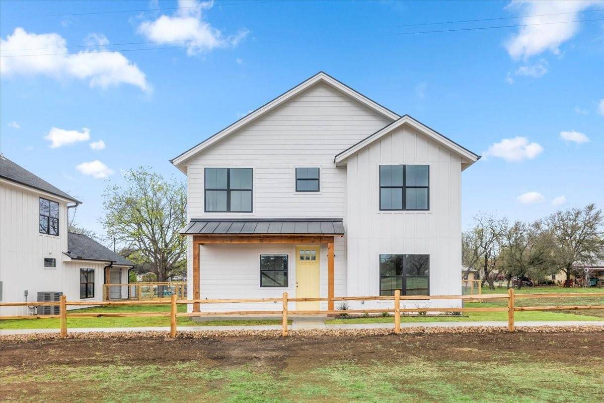 Johnson City, TX 78636,205 N Avenue