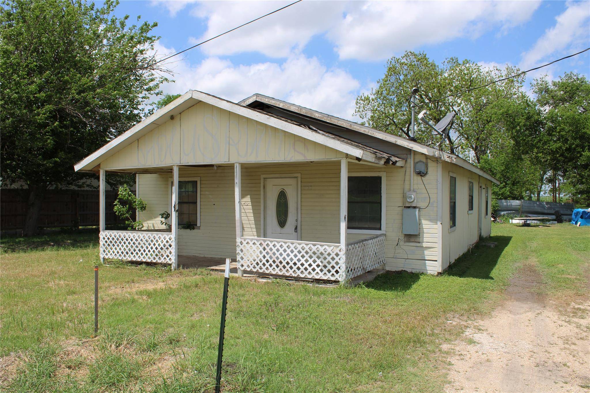 Thrall, TX 76578,103 S Barker ST