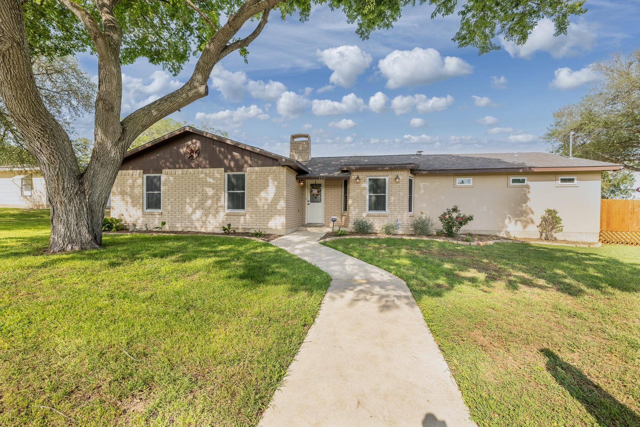 Gonzales, TX 78629,110 Live Oak ST