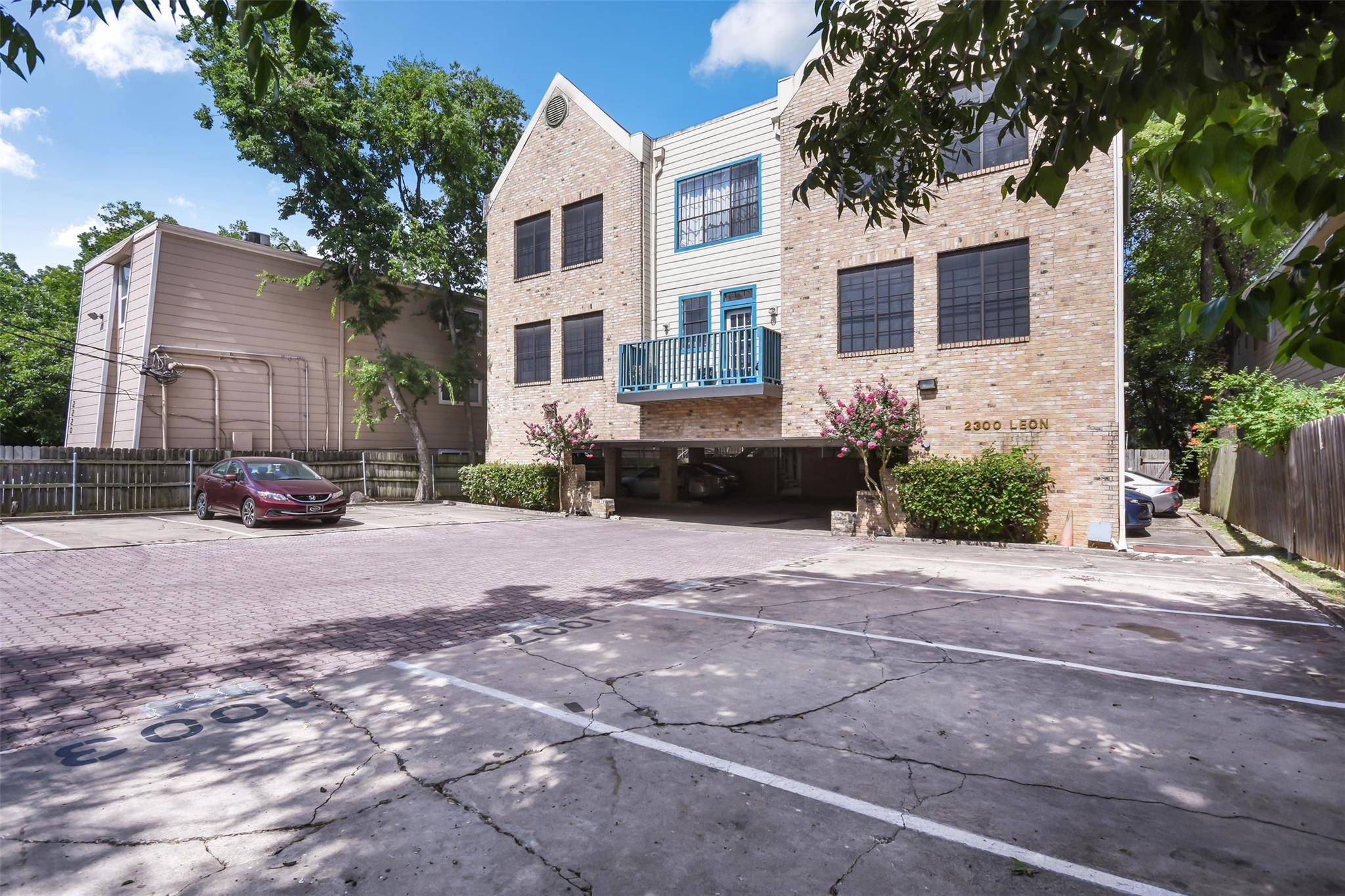 Austin, TX 78705,2300 Leon ST #204