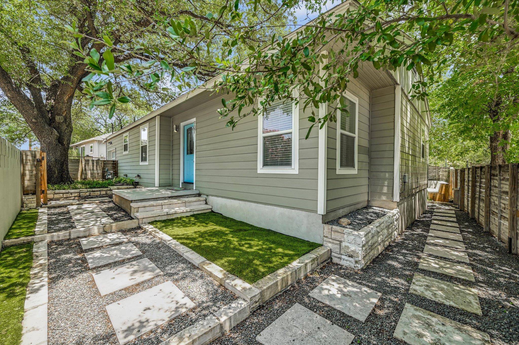 Austin, TX 78702,907 Chicon ST