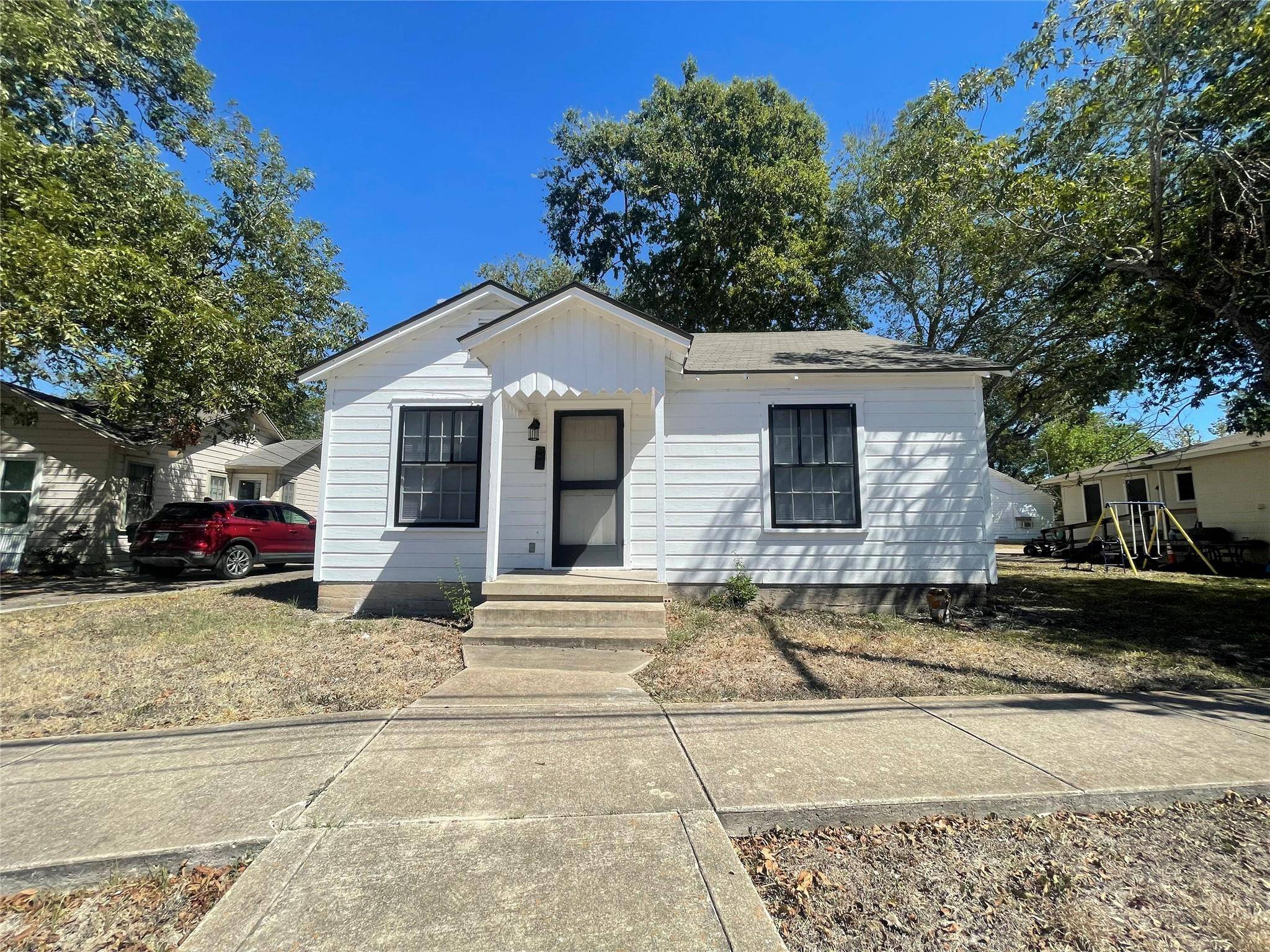 Taylor, TX 76574,1112 Davis ST