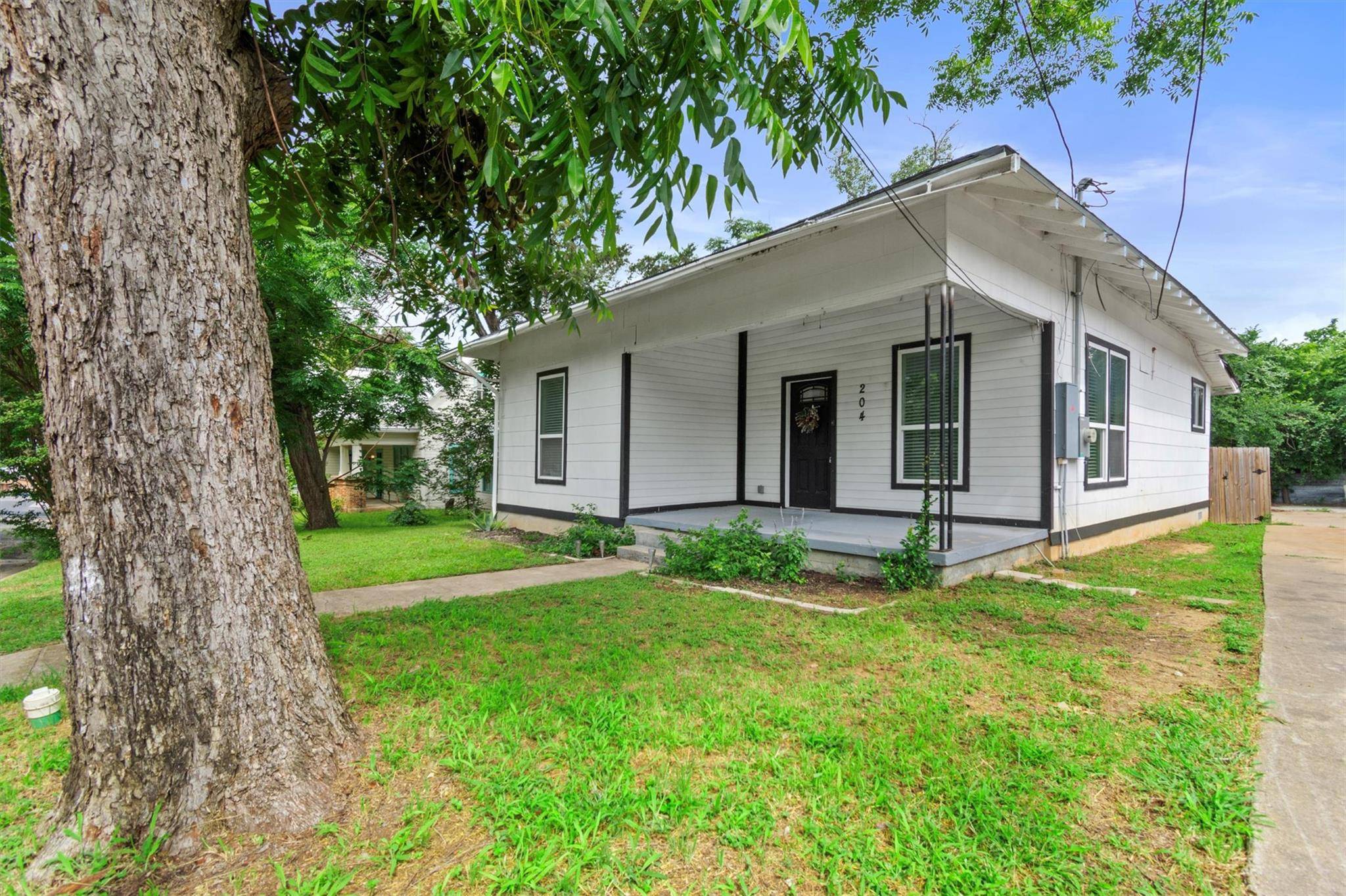 Elgin, TX 78621,204 E Brenham ST