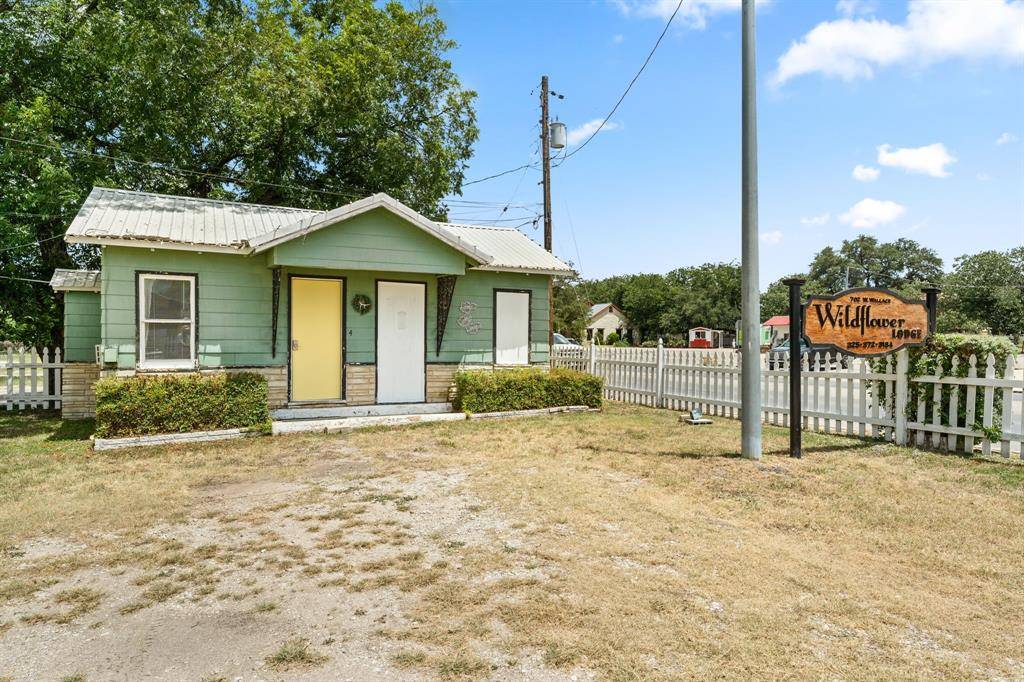 San Saba, TX 76877,702 W Wallace ST