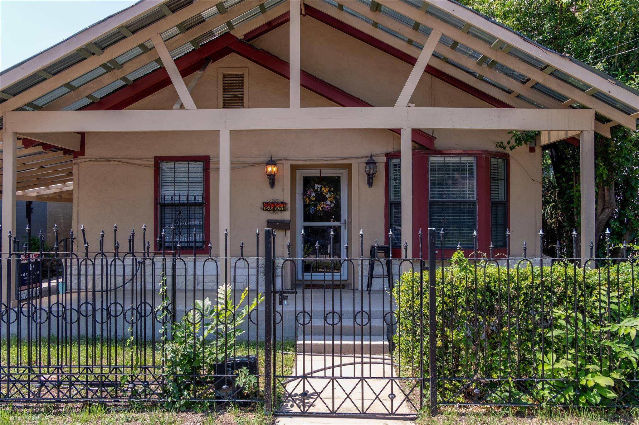 Austin, TX 78702,2607 E Cesar Chavez ST E