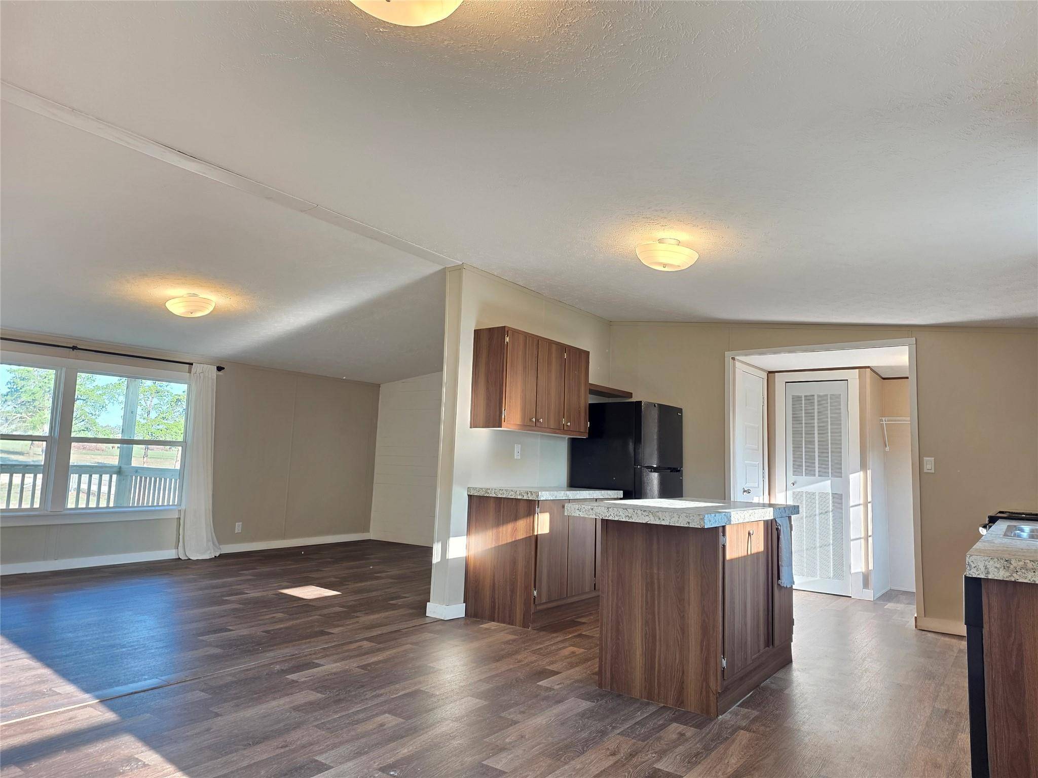 Flatonia, TX 78941,1065 E Old Hallettsville RD