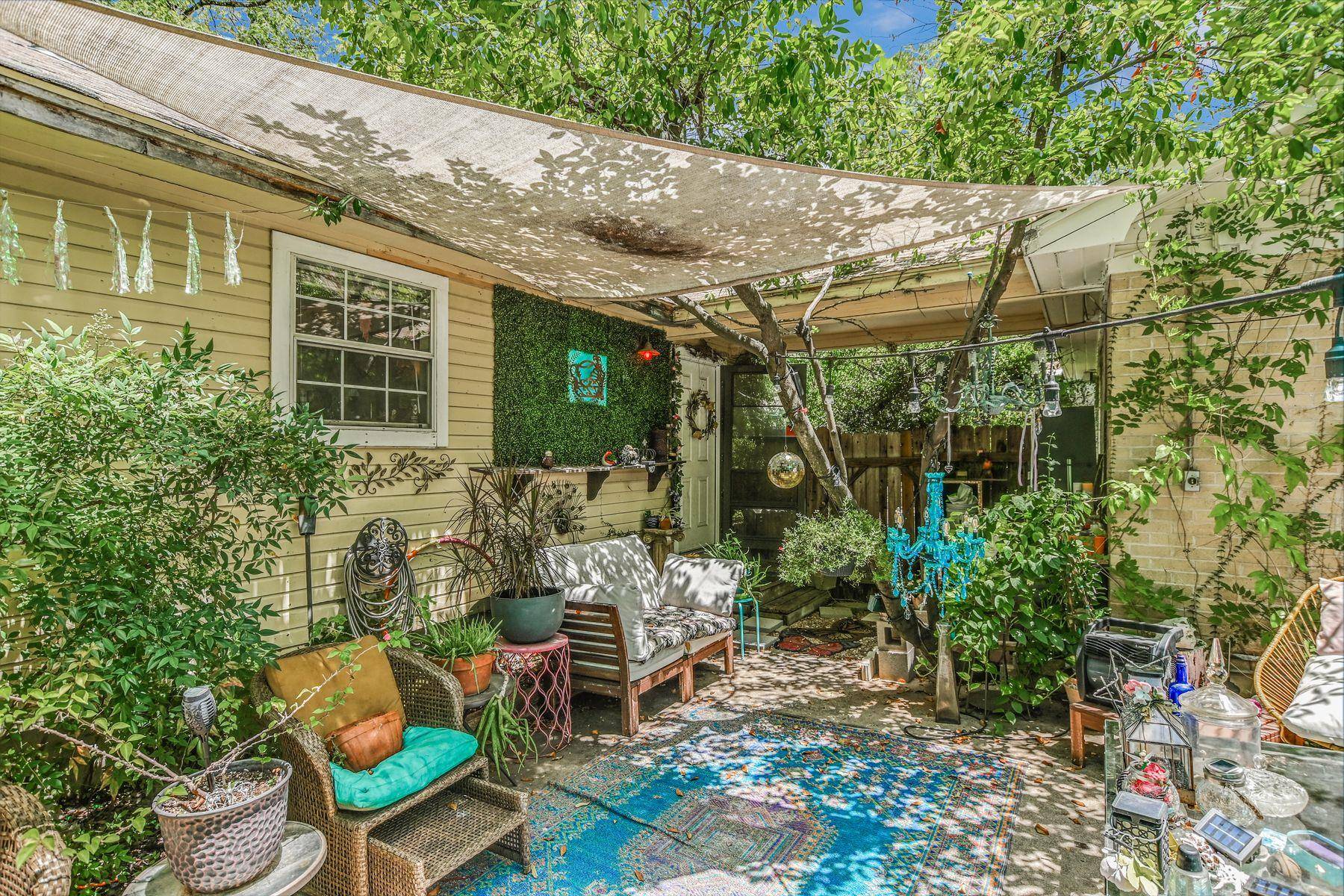 Austin, TX 78703,2002 Winsted LN