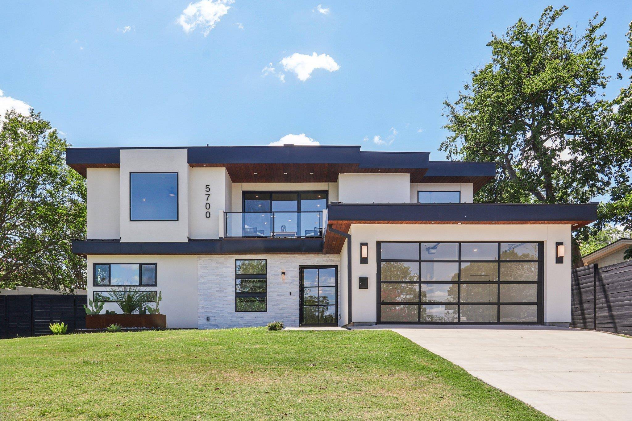Austin, TX 78757,5700 Louise LN