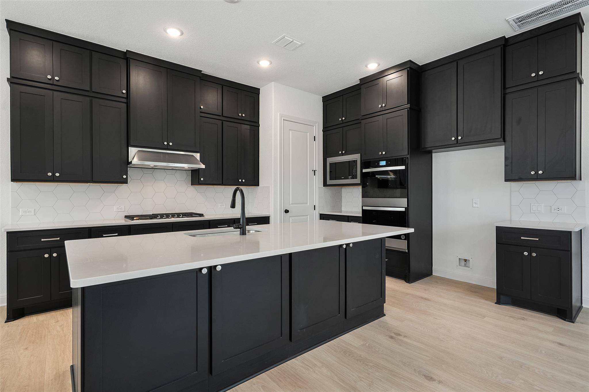 Austin, TX 78758,1912 Kit CIR