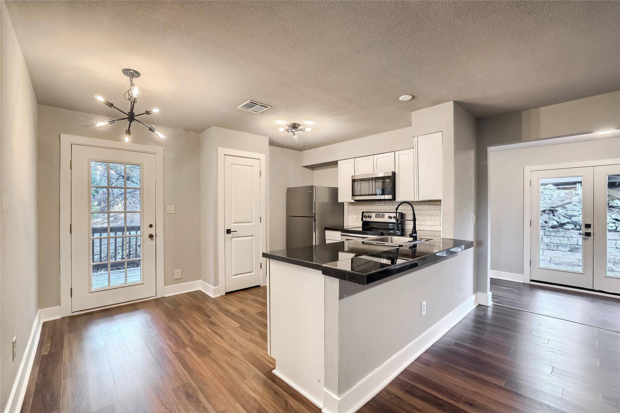 Lago Vista, TX 78645,5909 Lago Vista Way #C