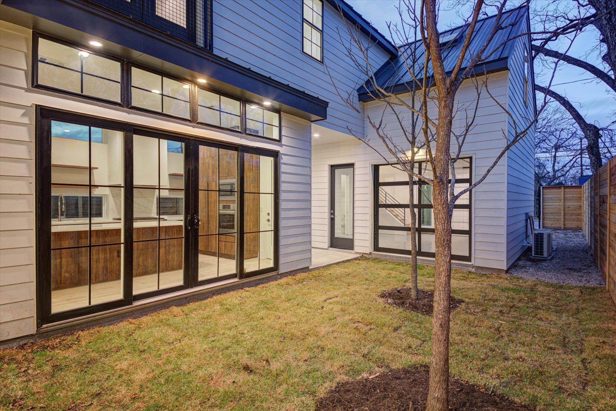 Austin, TX 78702,2618 E 4th ST
