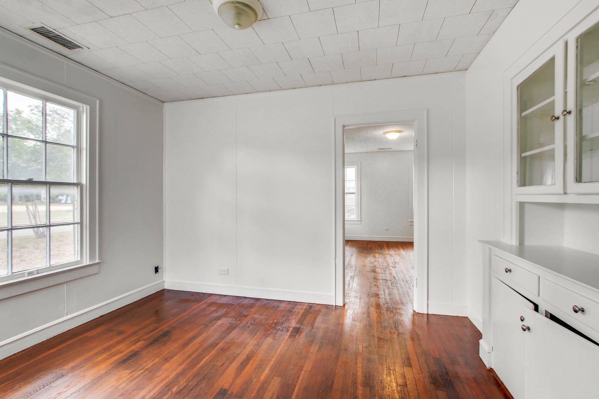 Taylor, TX 76574,1403 Burns BLVD