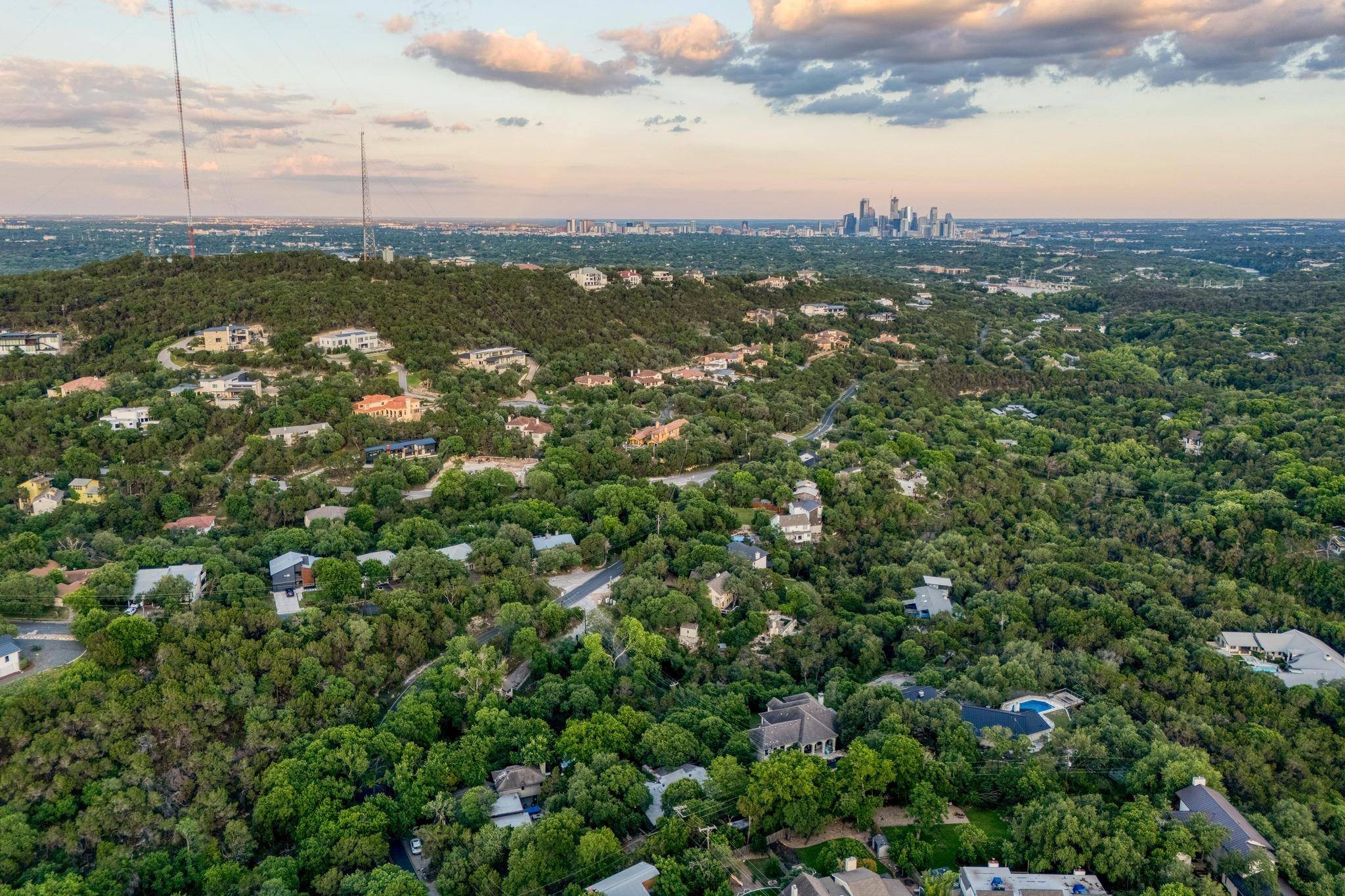 Austin, TX 78746,907 The High RD