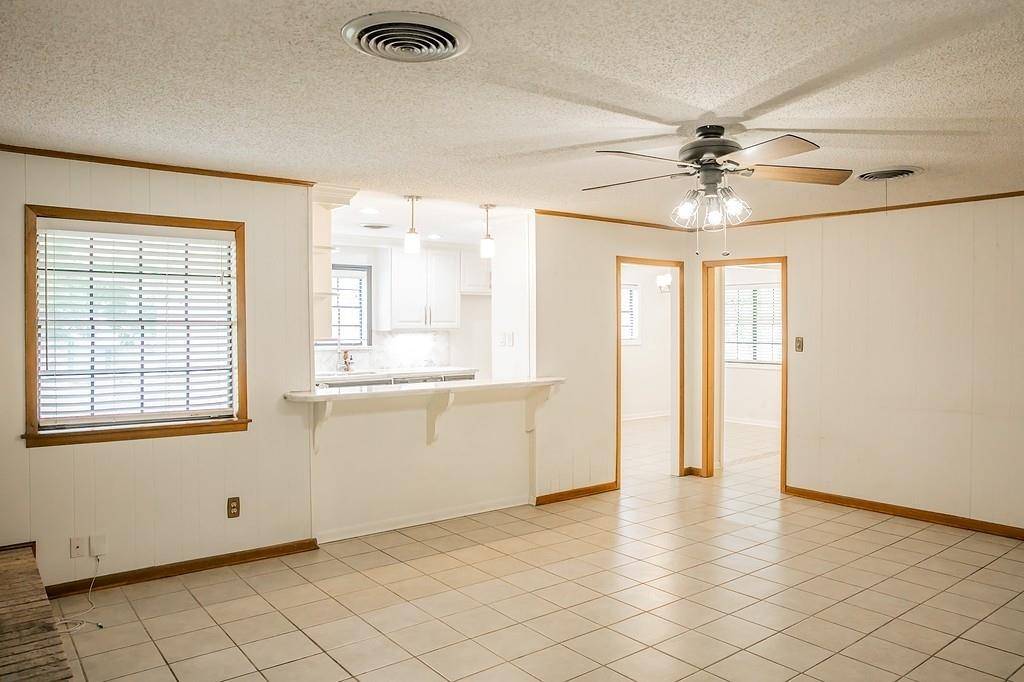 Brenham, TX 77833,215 Edward LN