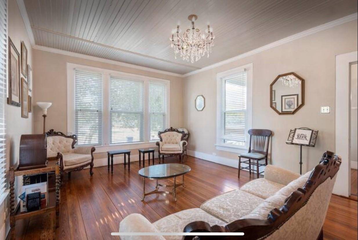 Bastrop, TX 78602,1305 Pine ST