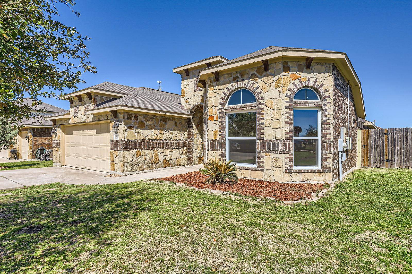 Hutto, TX 78634,206 Swenson DR